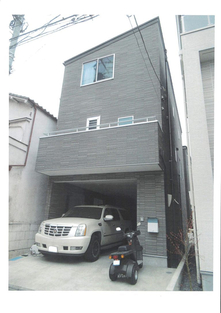 墨田区八広：大型車両の駐車も可能なビルトインガレージ