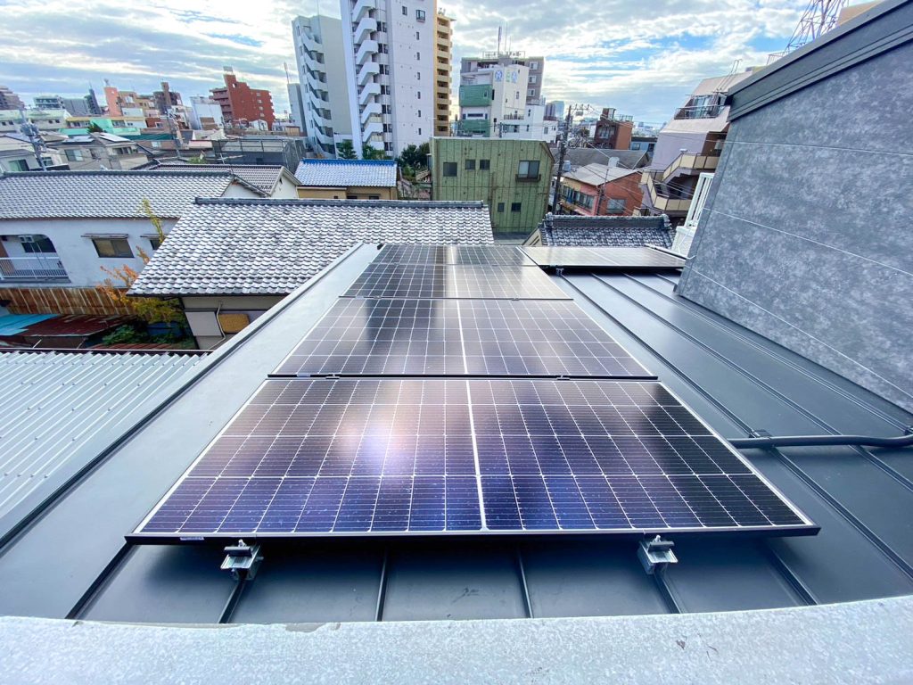 狭小住宅の太陽光パネル